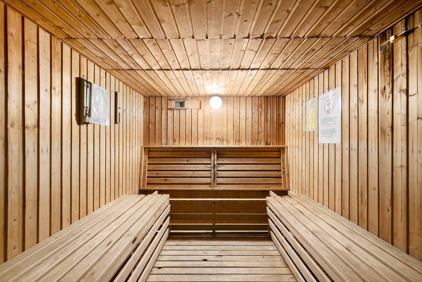 Beboere i sameiet har tilgang til badstue. Galleribilde