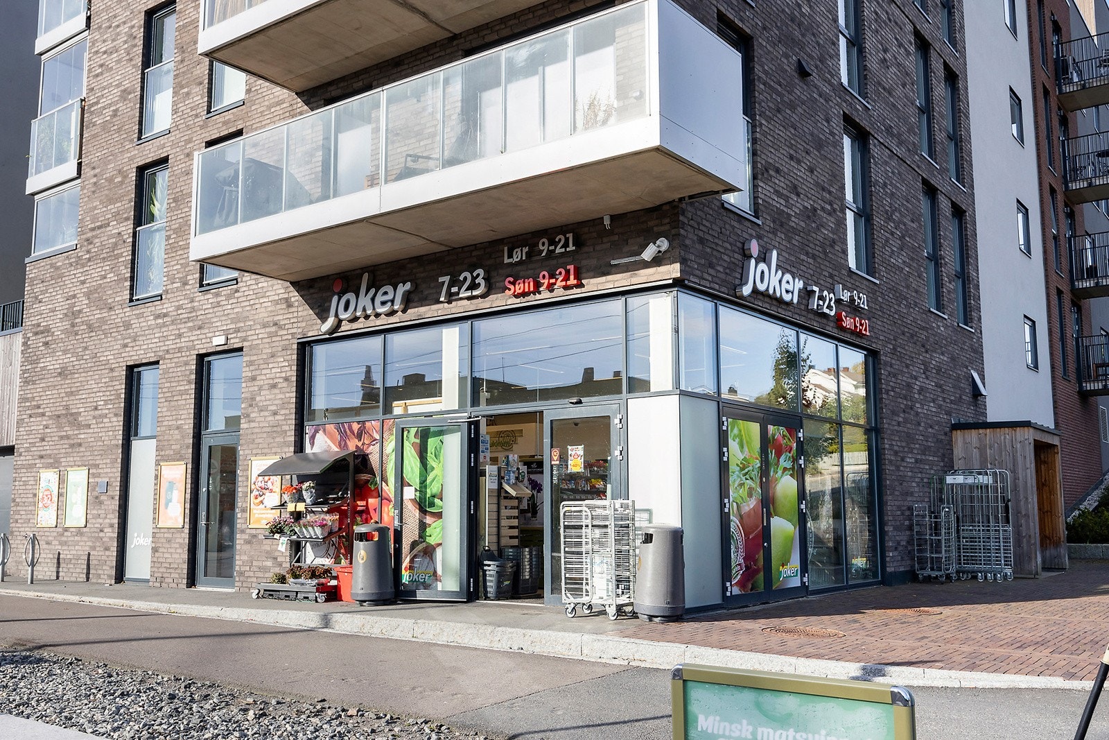 I nabolaget er det også søndagsåpen Joker-butikk. Galleribilde
