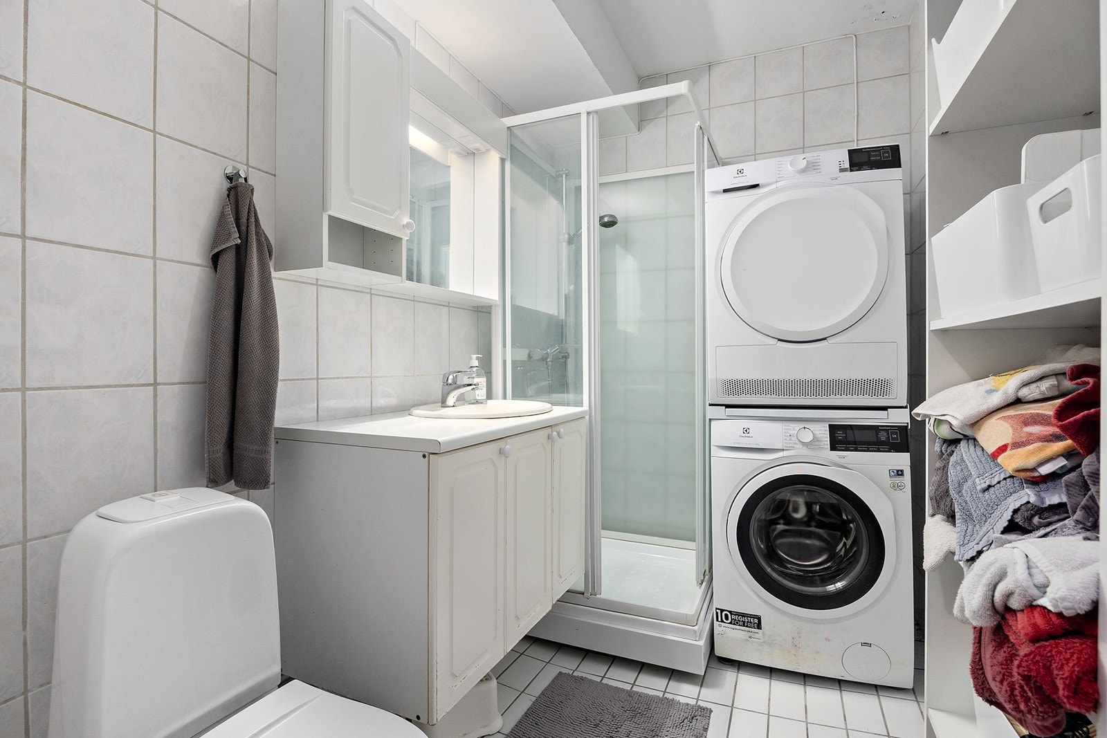 Flislagt bad med varme i gulv. Galleribilde