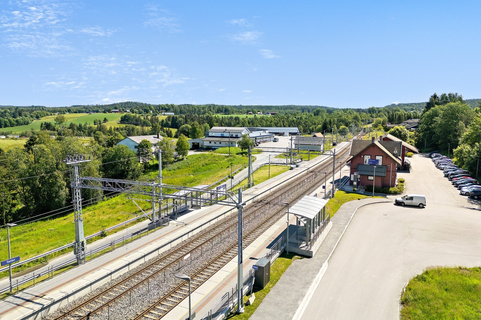 Kort gåtur ned til stasjonen med god pendlermuligheter mot Oslo Galleribilde