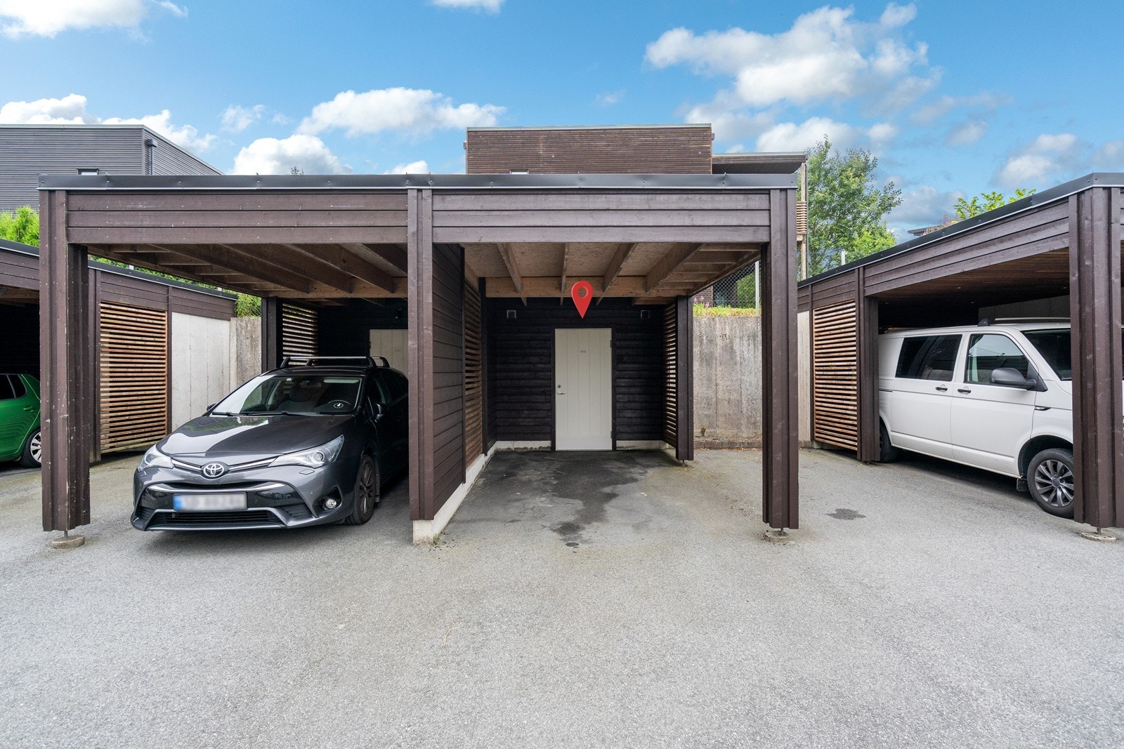 Tilhørende carport med sportsbod - Mulighet for å legge opp til elbil lader om ønskelig Galleribilde