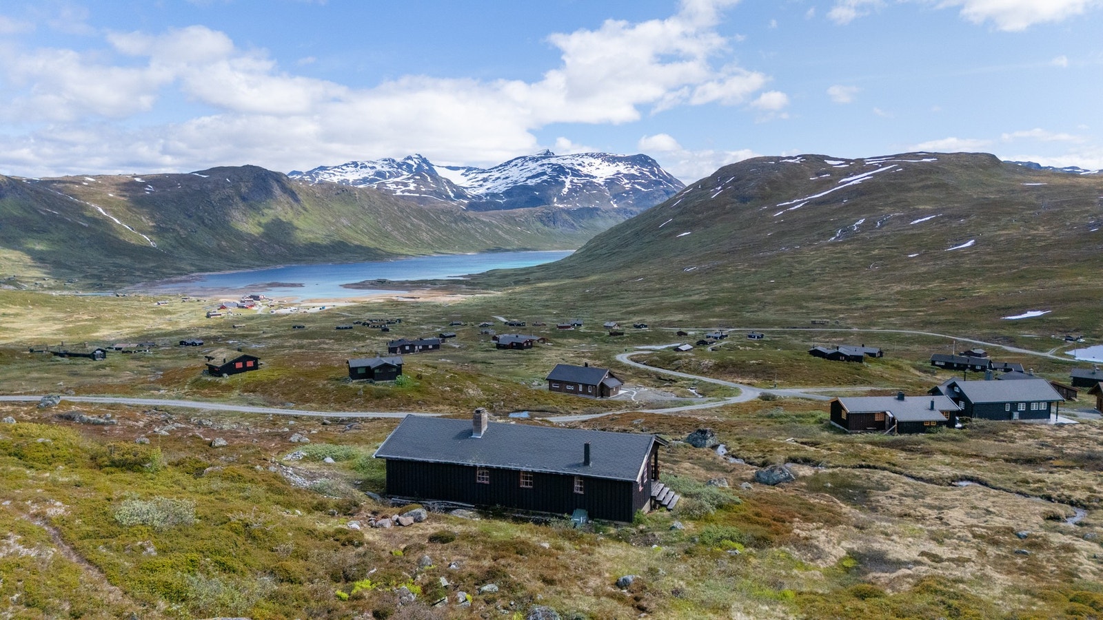Eidsbugarden er omgitt av vill og vakker natur, og med uendelige turmuligheter. Forslag til noen turer i nærområdet er Utsikten, Torshamaren og Sløtafjellet Galleribilde