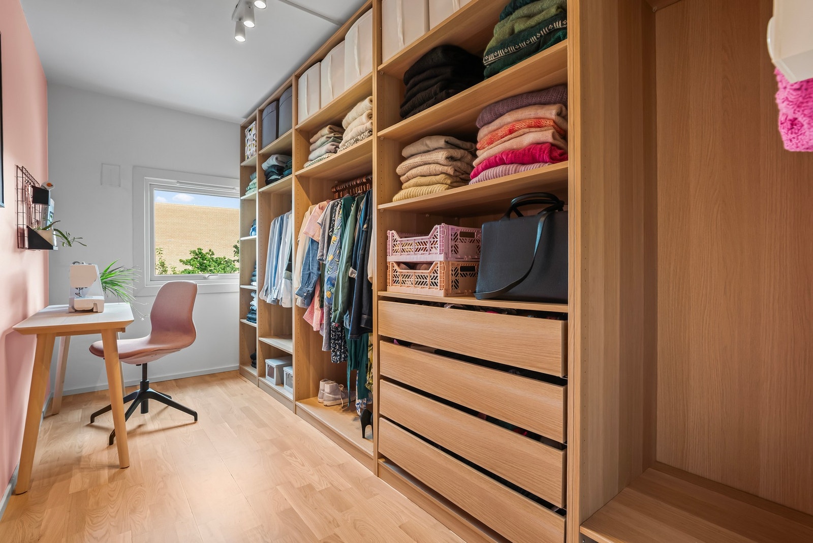 Soverom 2 passer utmerket som barnerom, gjesterom eller kontor Galleribilde