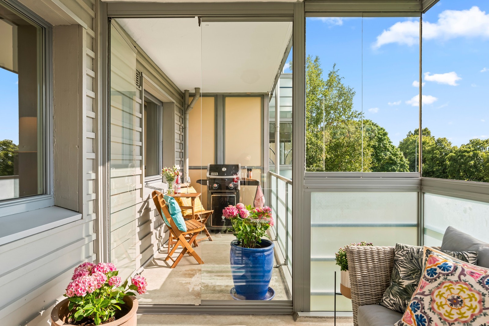 Innglassingen kan åpnes og skyves til side Galleribilde