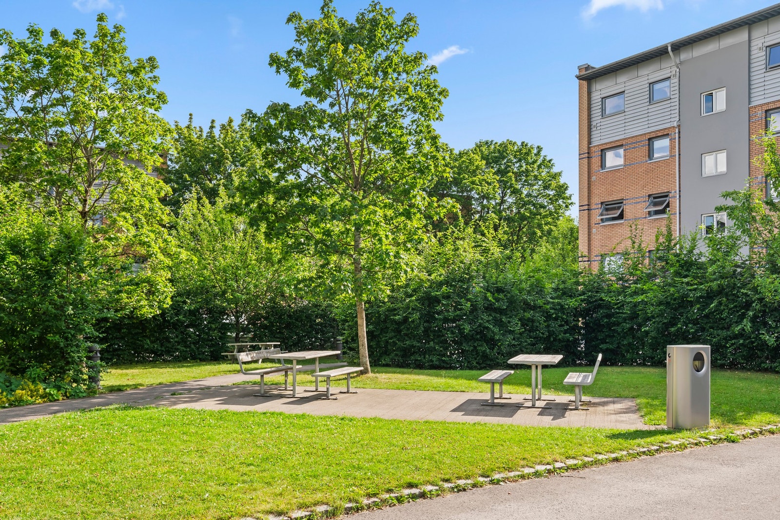 Borettslaget har fine, grønne uteområde til glede for beboerne Galleribilde