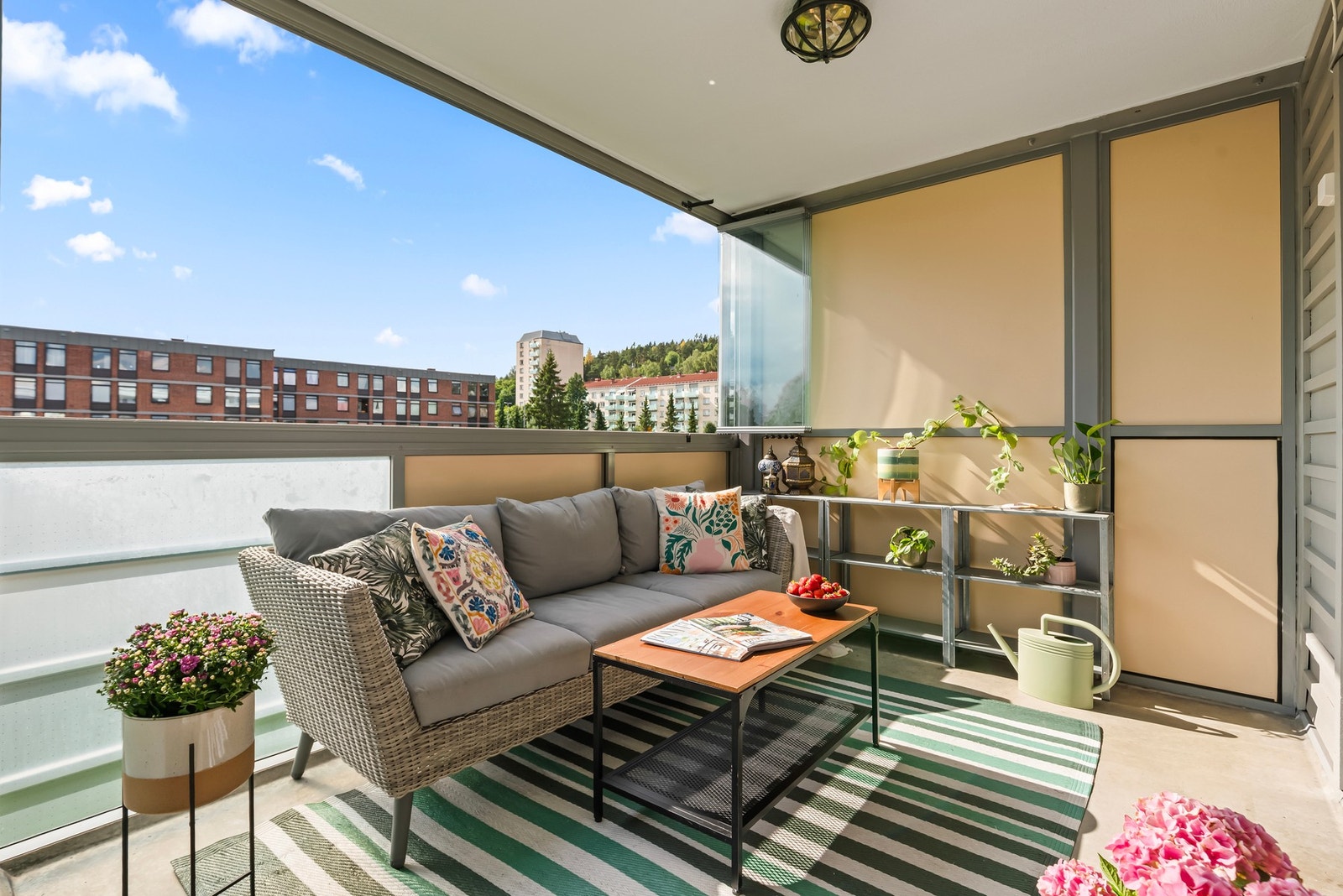 Balkongen er vestvendt, så her kan herlige solforhold nytes på sommerstid Galleribilde