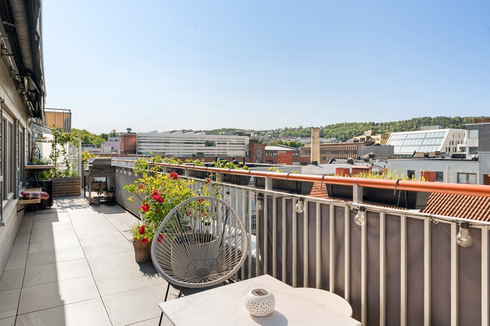 Tor Martin Tinderholt v/Privatmegleren Aksept har gleden av å ønske velkommen til Rubina Ranas gate 9! Galleribilde