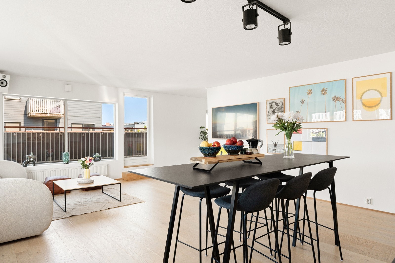 Med store vindusflater er dette et sted hvor du kan nyte både soloppganger og byens lys om kvelden. Galleribilde