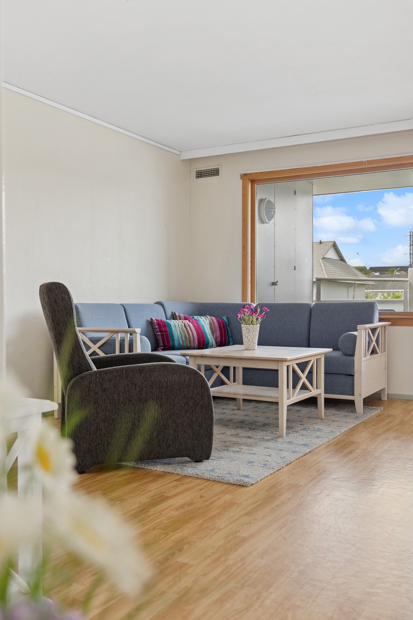 Leiligheten blir primært varmet opp av elektriske panelovner og balansert ventilasjon med varmegjenvinning. Galleribilde