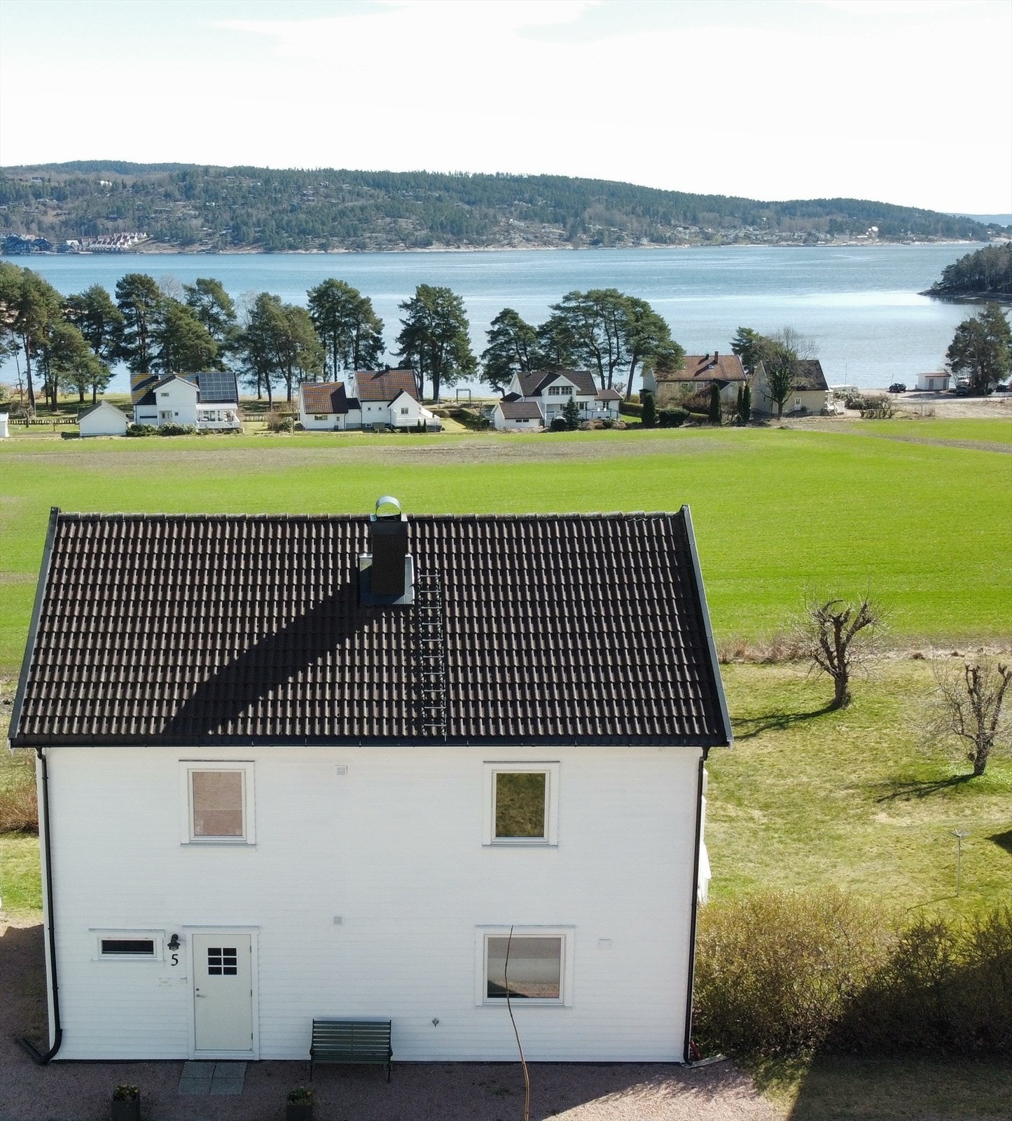 Boligen og utsikt (drone) - Selgers bilde Galleribilde