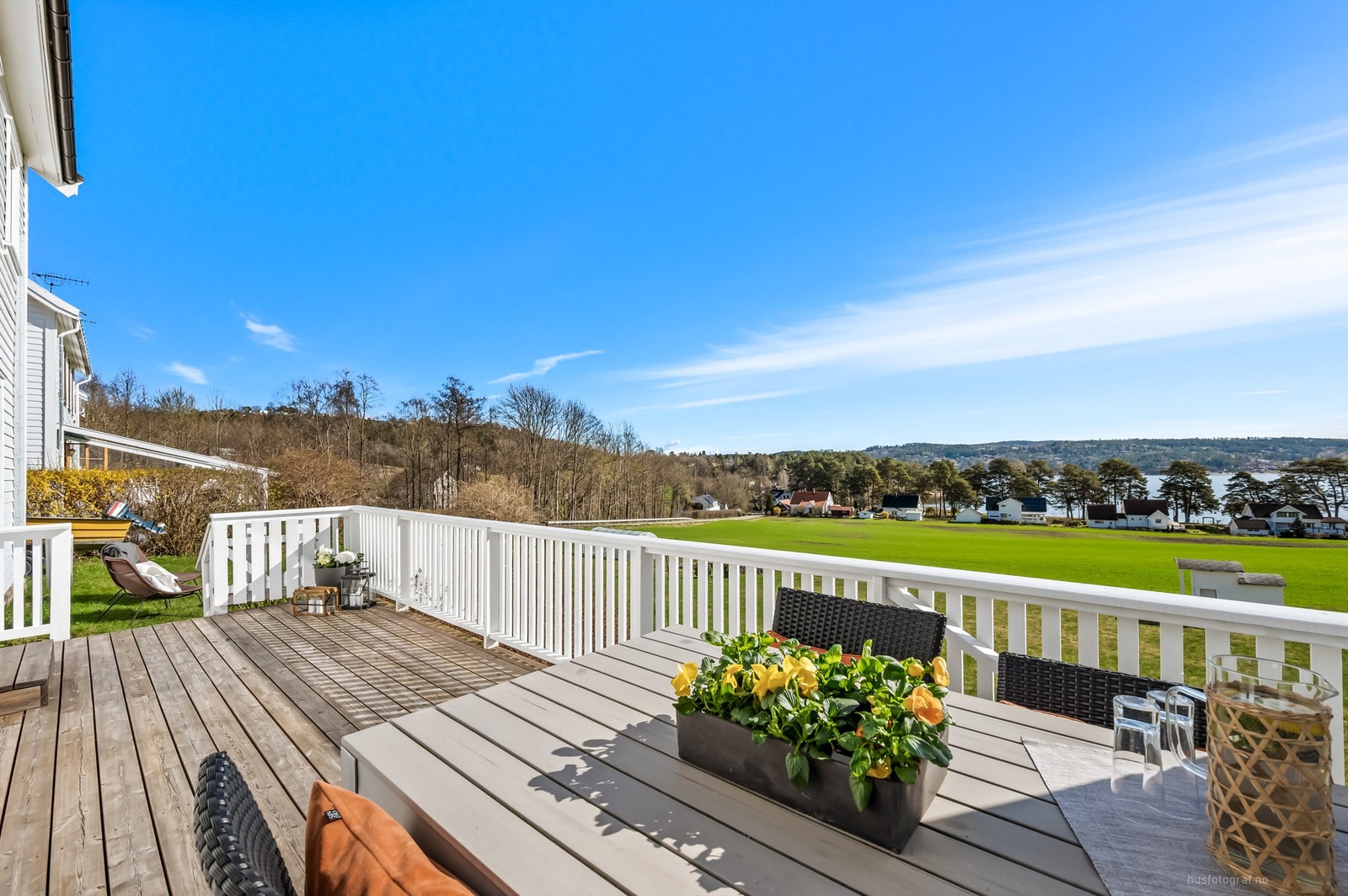 Sydøstvendt terrasse på ca. 18 kvm - Terrassen har blitt utvidet (ikke byggemeldt) Galleribilde