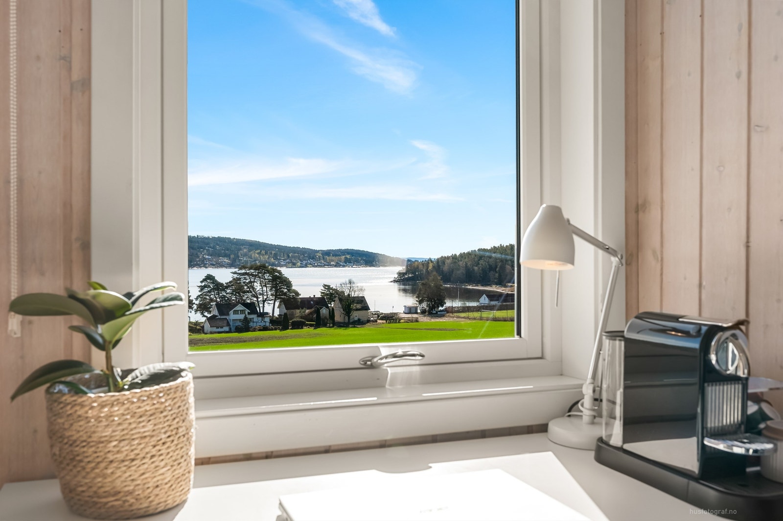 Utsikt fra vinduet Galleribilde