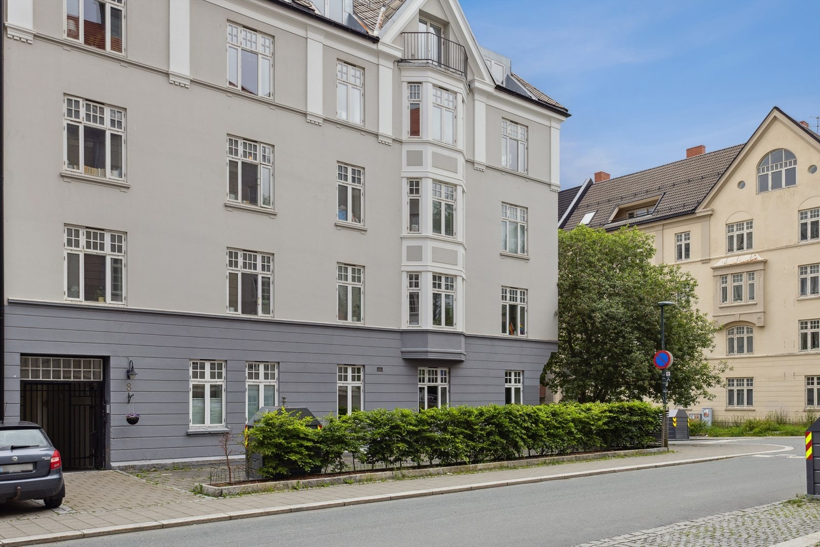 Bygården er antikvitetsbygg med fine detaljer. Galleribilde