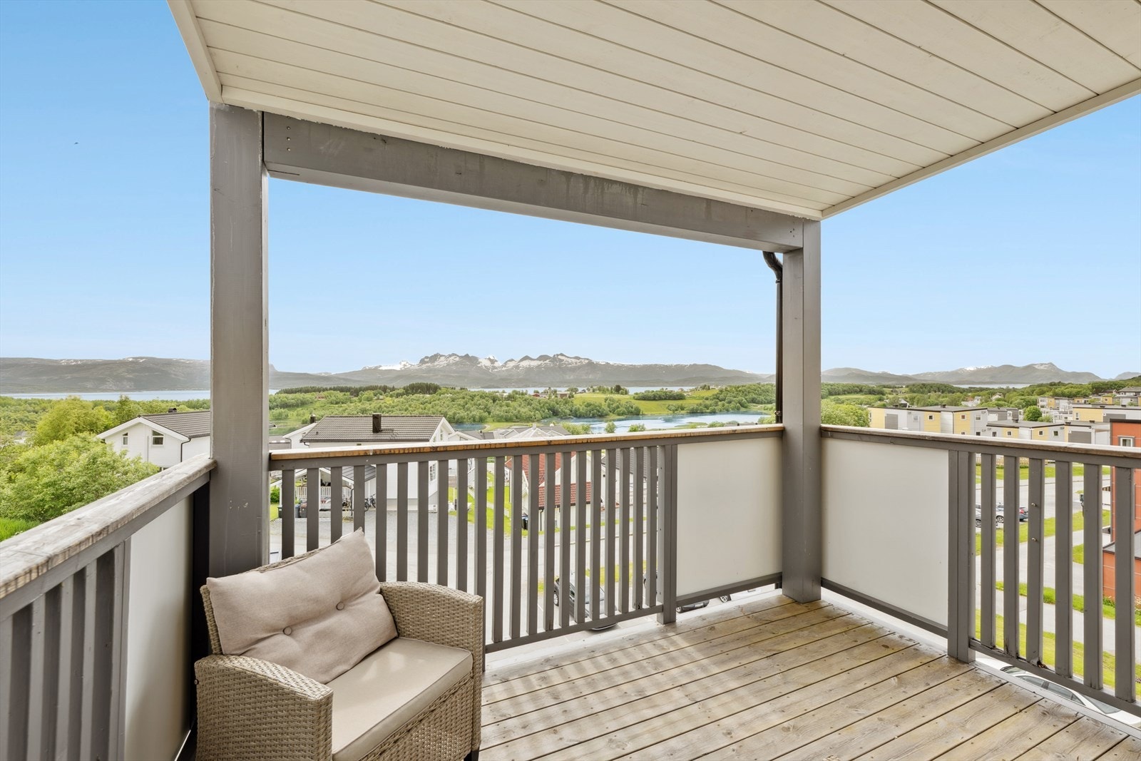 Christian Strandheim Jørgensen v/ DNB Eiendom ønsker deg velkommen til Martha Støvers vei 62! Galleribilde