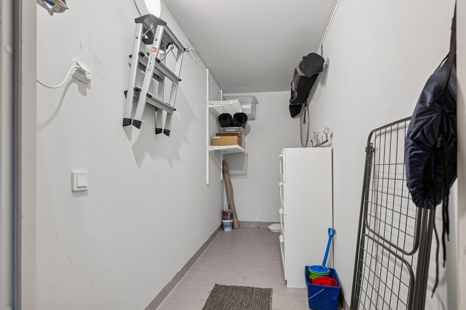 Her er det god plass for oppbevaring av diverse utstyr. Galleribilde