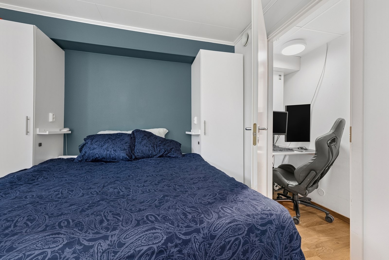 Fra soverommet er det direkte adkomst til bod. Galleribilde