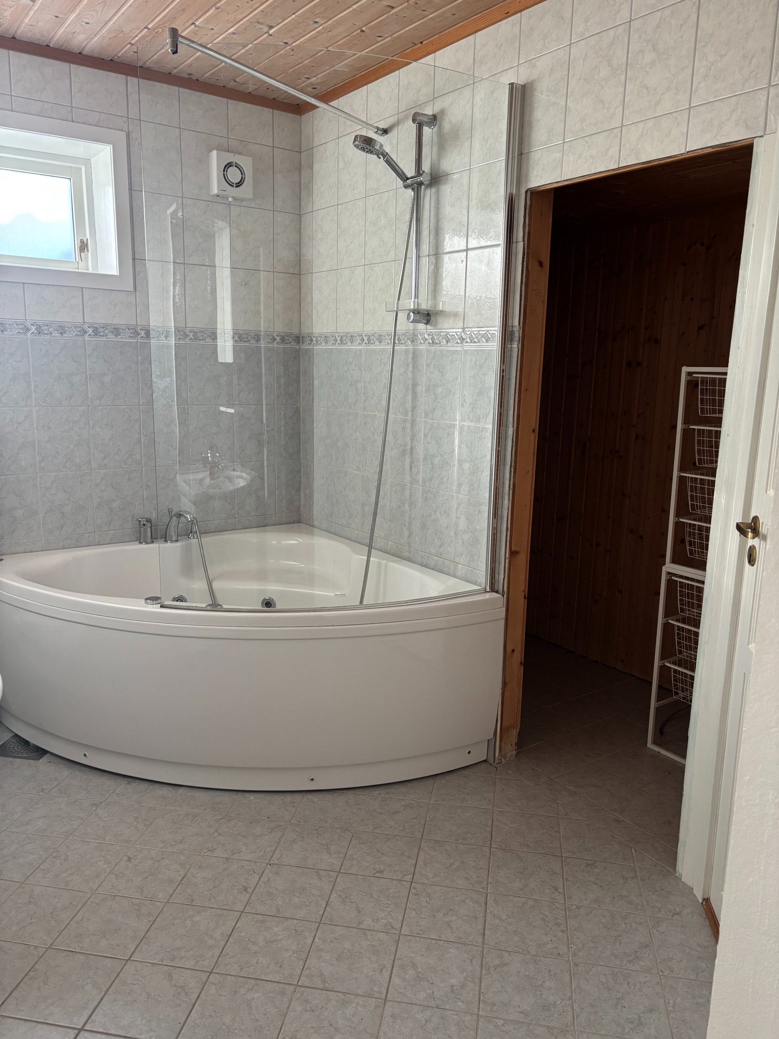 Bad, med sikt til annen bod Galleribilde