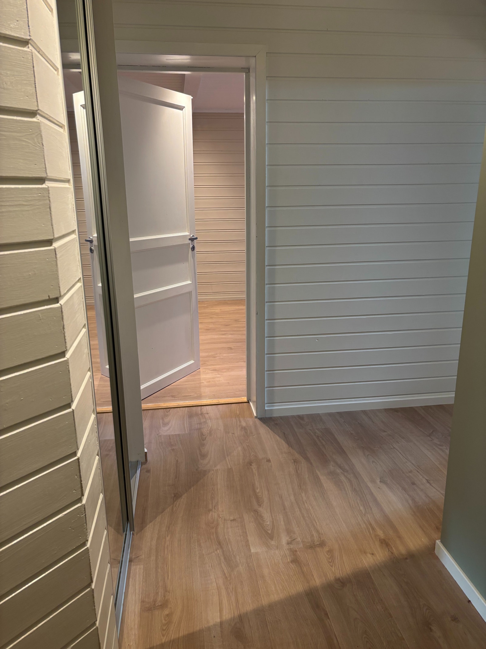 Gang, mot stue Galleribilde