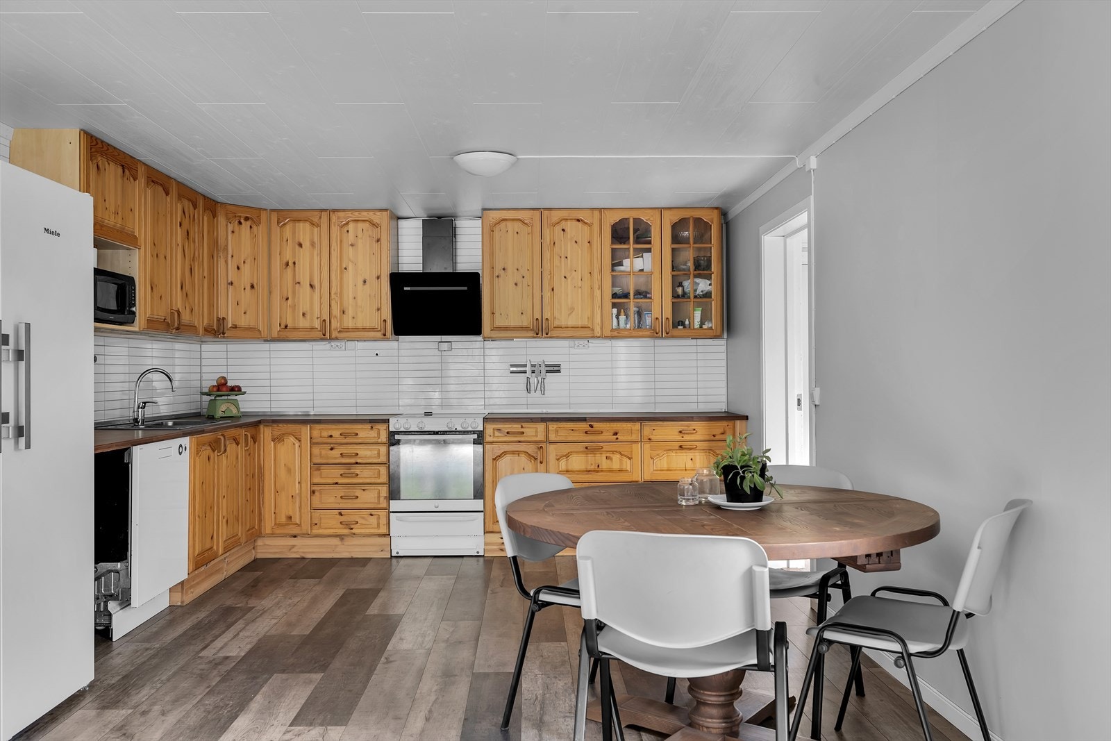 Plass til spisegruppe ved kjøkken Galleribilde