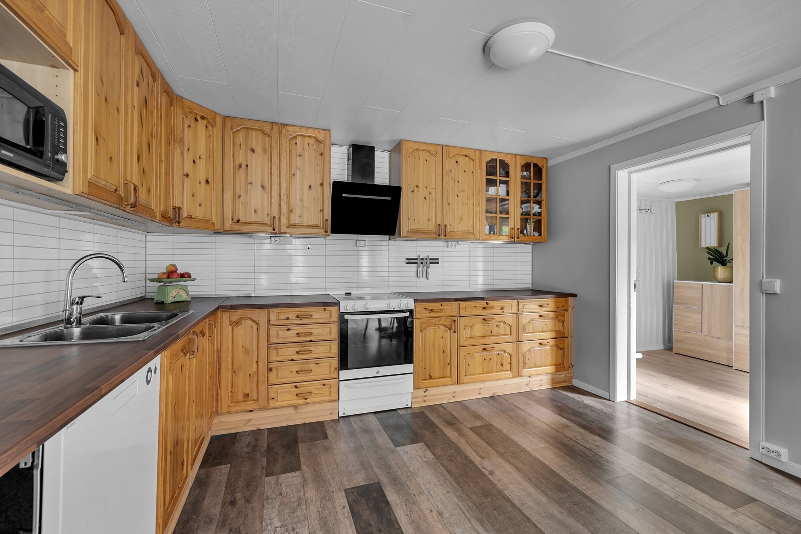 Godt med skap- og benkeplass Galleribilde