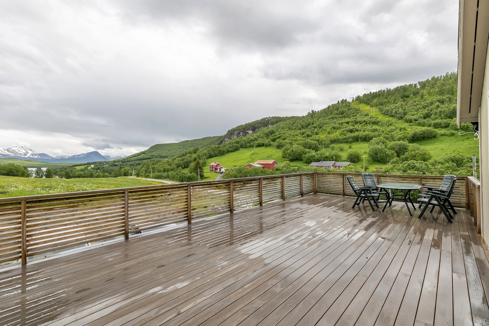 Utsikt mot Josefvatn og Perstinden Galleribilde