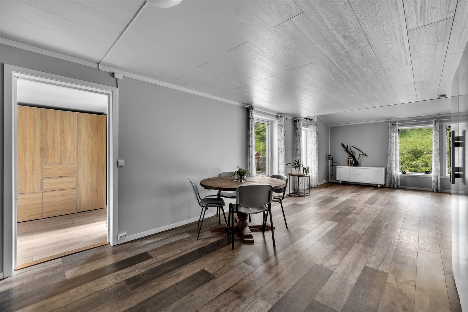 Kjøkken og stue i delåpen løsning Galleribilde