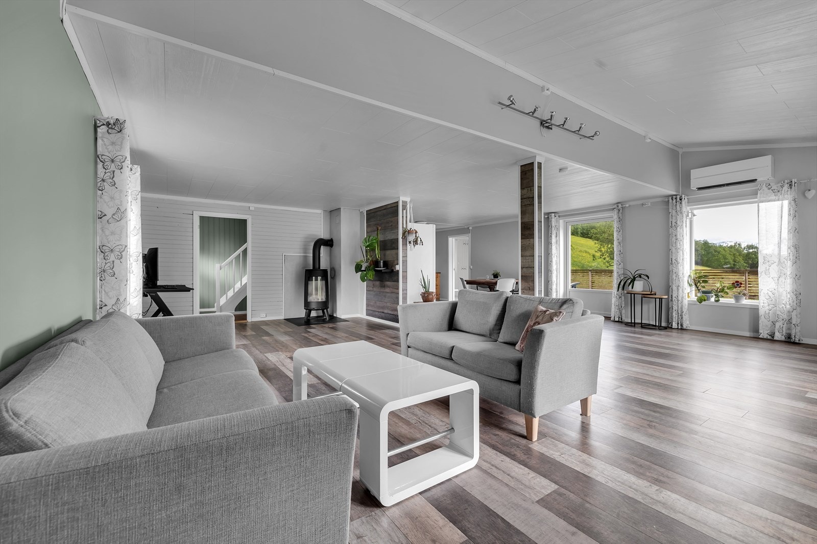 Flere møbleringssoner i stue Galleribilde