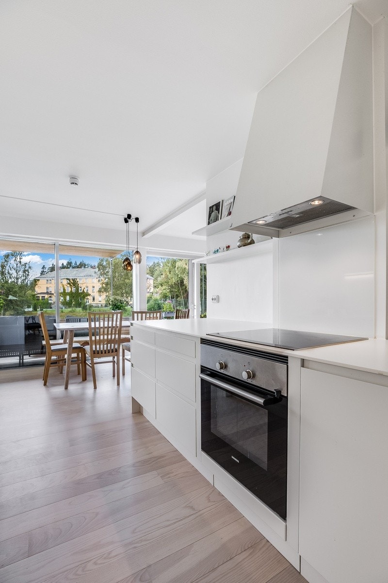 kjøkken, med ny platetopp 2025 Galleribilde