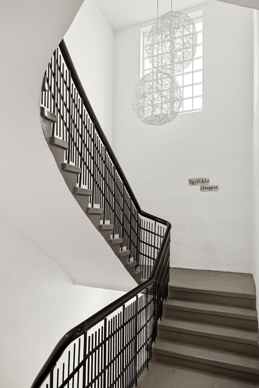 Leiligheten har tilhørende bod i underetasjen på ca. 5 m² tilfører leiligheten enda mer lagringsplass. Galleribilde