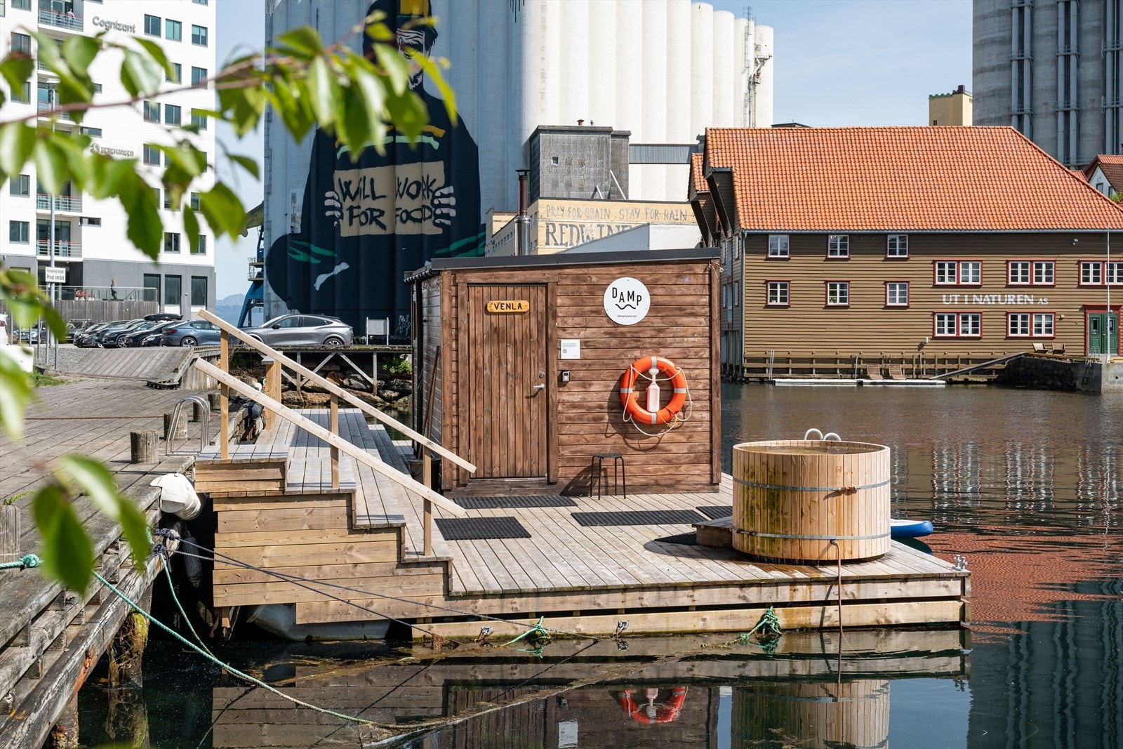 Kun få minutters gange fra leiligheten finner man Svankevigå, hvor det blant annet er flere badstuer. Galleribilde