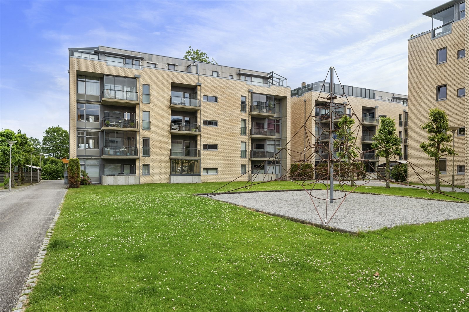 Leiligheten har en optimal beliggenhet i byggets 3. etasje med enkel heistilkomst. Galleribilde