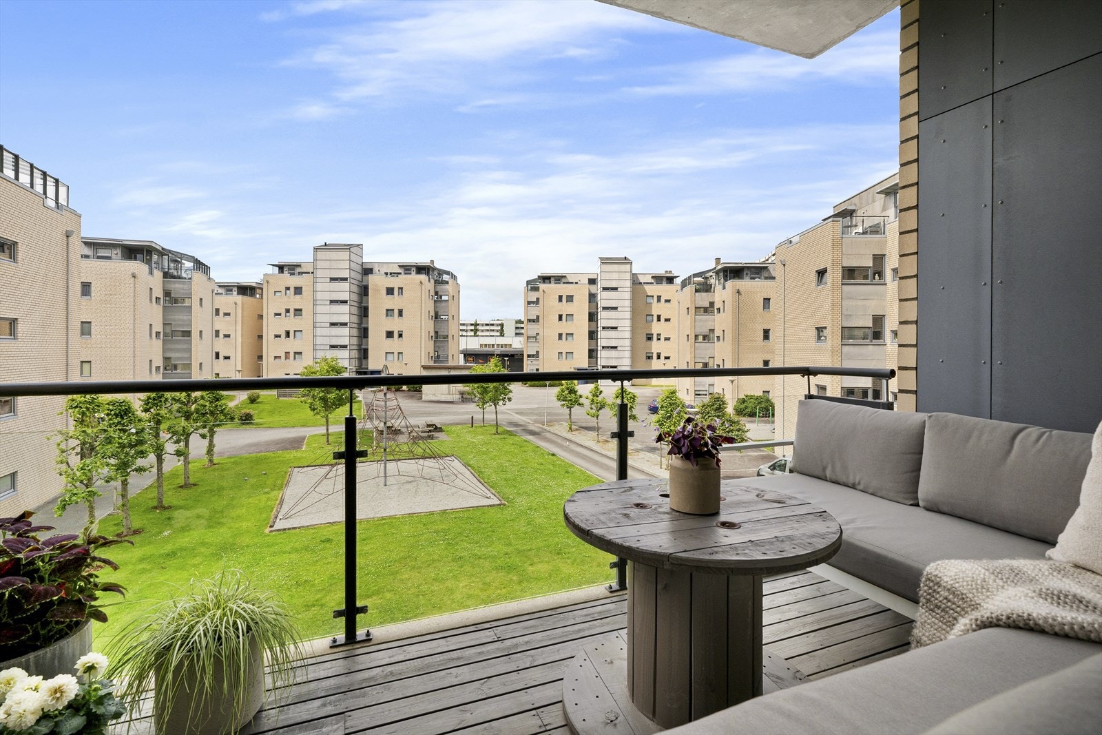 Vestvendt balkong på ca. 7 m². Galleribilde