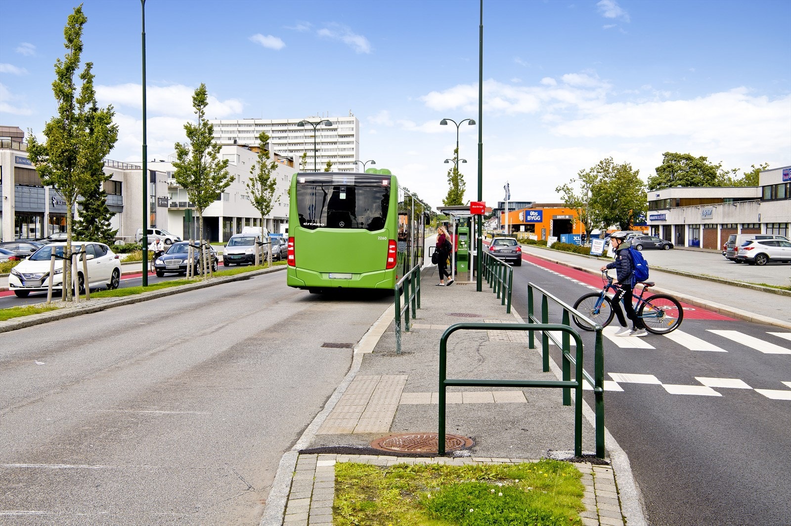 Området har svært gode bussforbindelser som kan ta deg til Stavanger sentrum, Sandnes eller Forus. Galleribilde