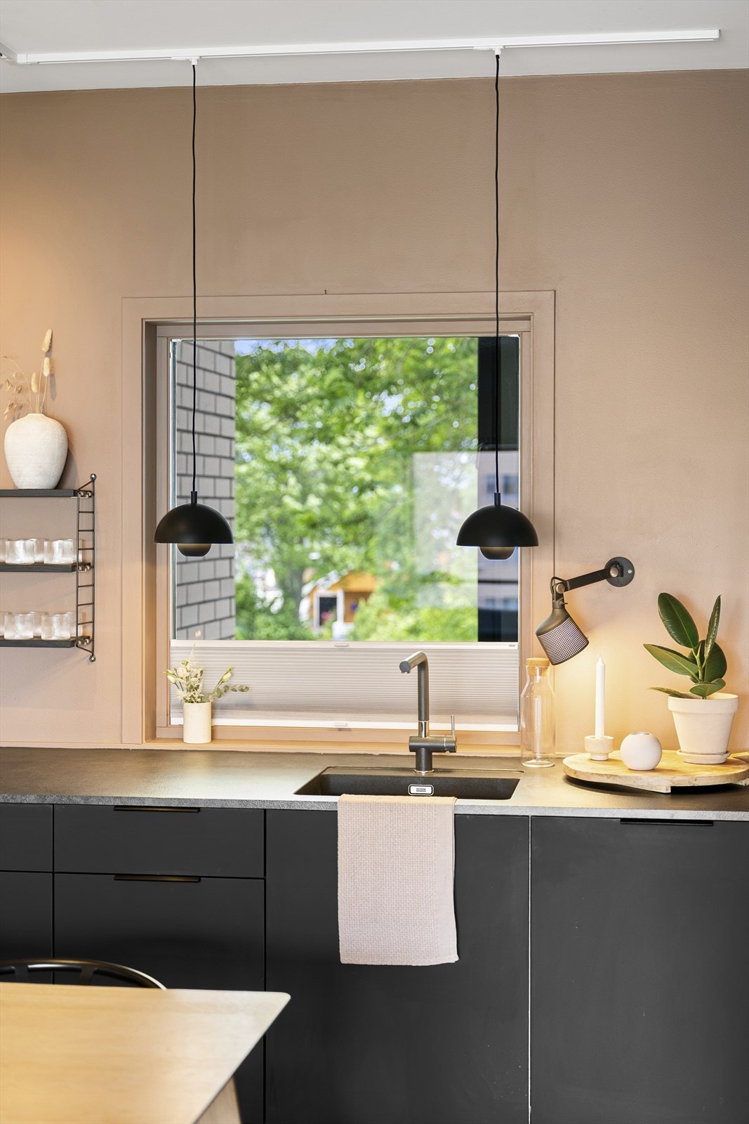 Underlimt vask er både en fin detalj, men også svært praktisk. Galleribilde