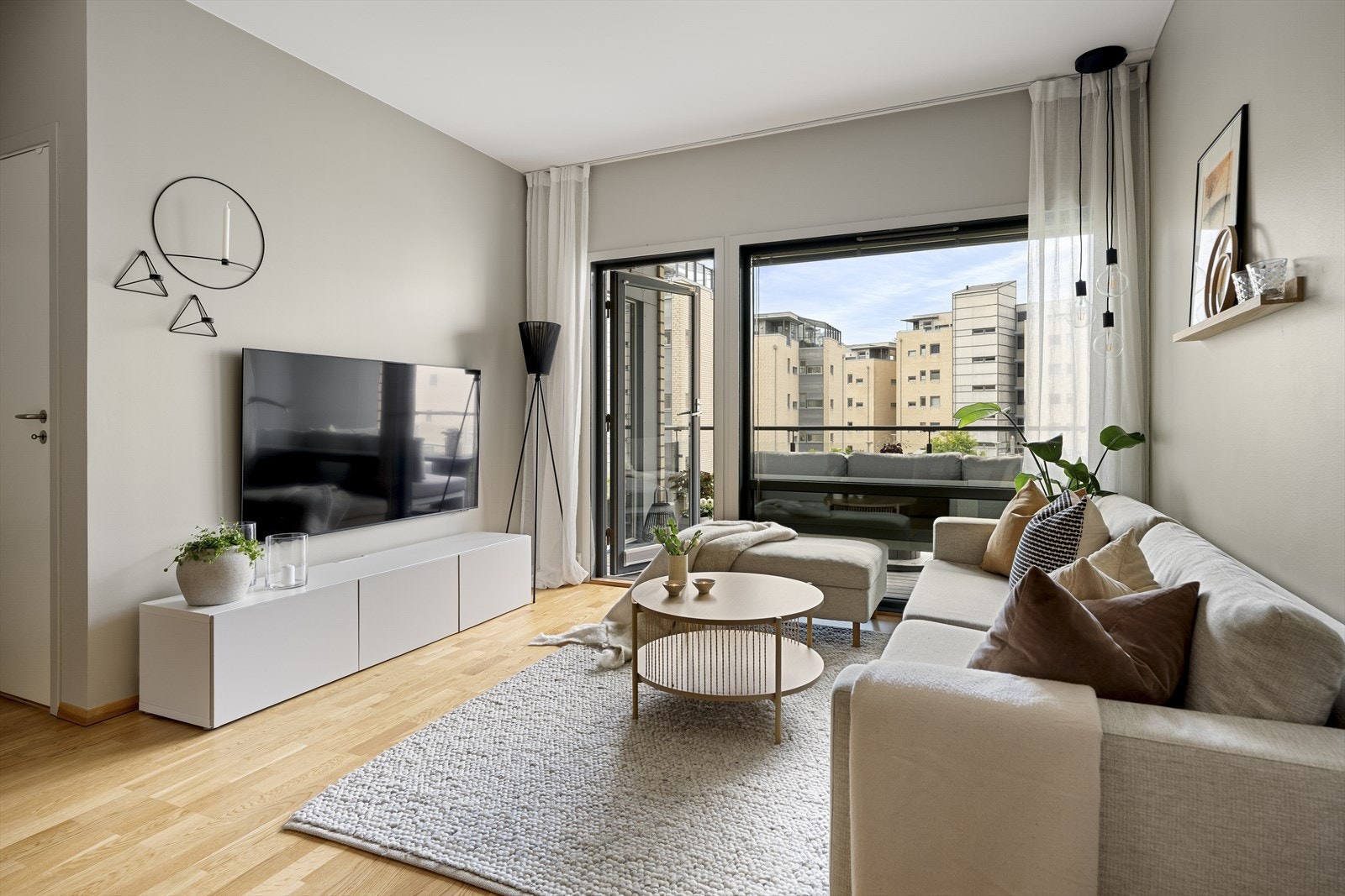 Velkommen til Langflåtveien 14, og denne fine og moderne 2-roms leiligheten på Mariero. Galleribilde