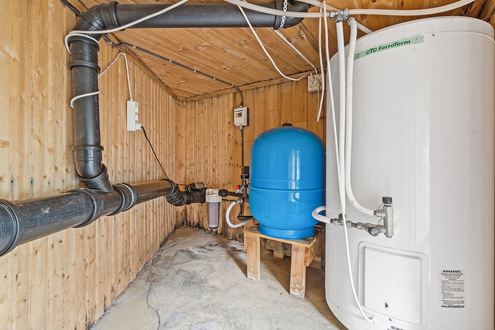 Teknisk rom i kjeller Galleribilde