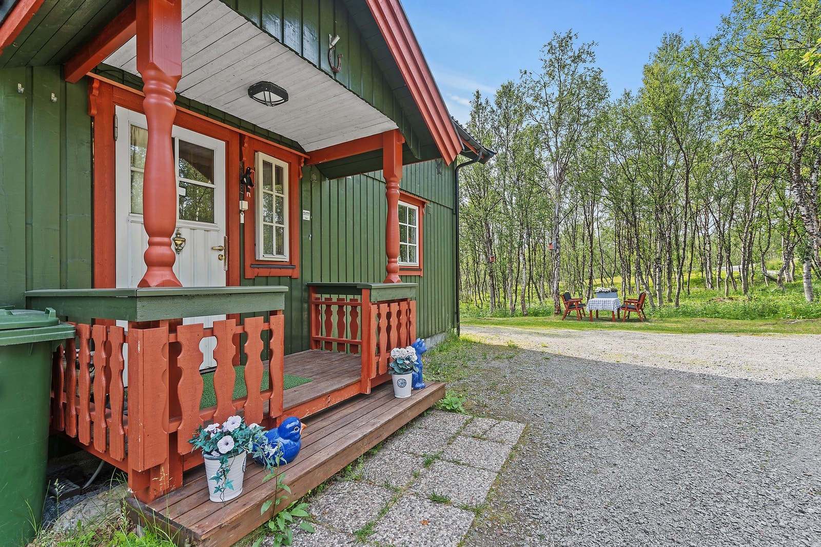 Inngangsparti og tun Galleribilde