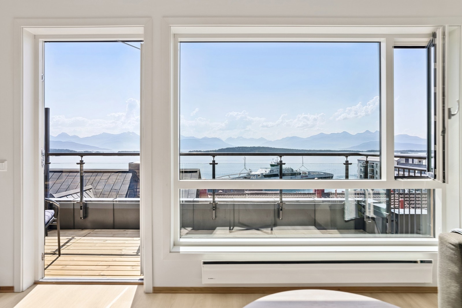 Fra stuen er det utgang til balkong på ca. 10 m2 Galleribilde