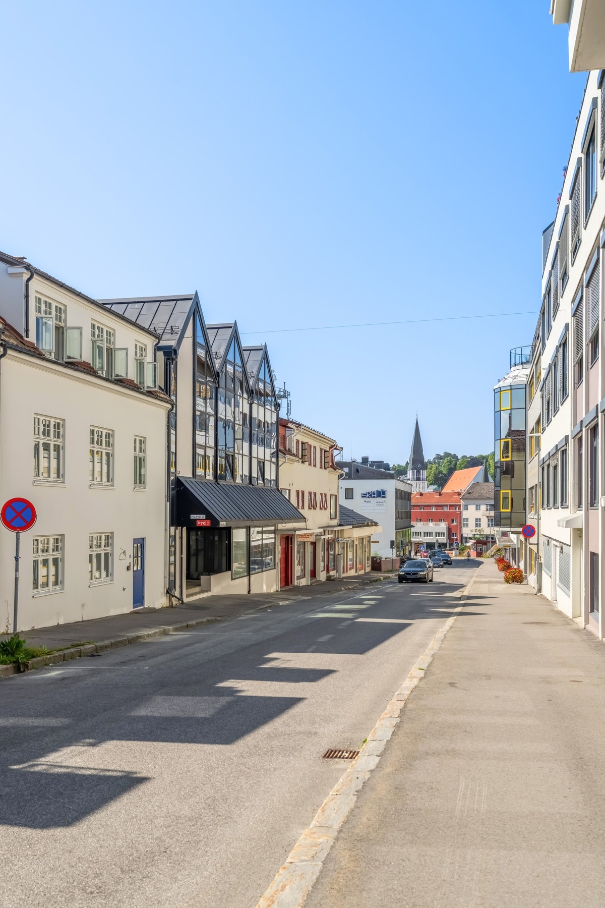 Her har man Molde sentrum rett ved leiligheten. Bunnpris med søndagsåpen butikk har man i samme bygg som leiligheten Galleribilde