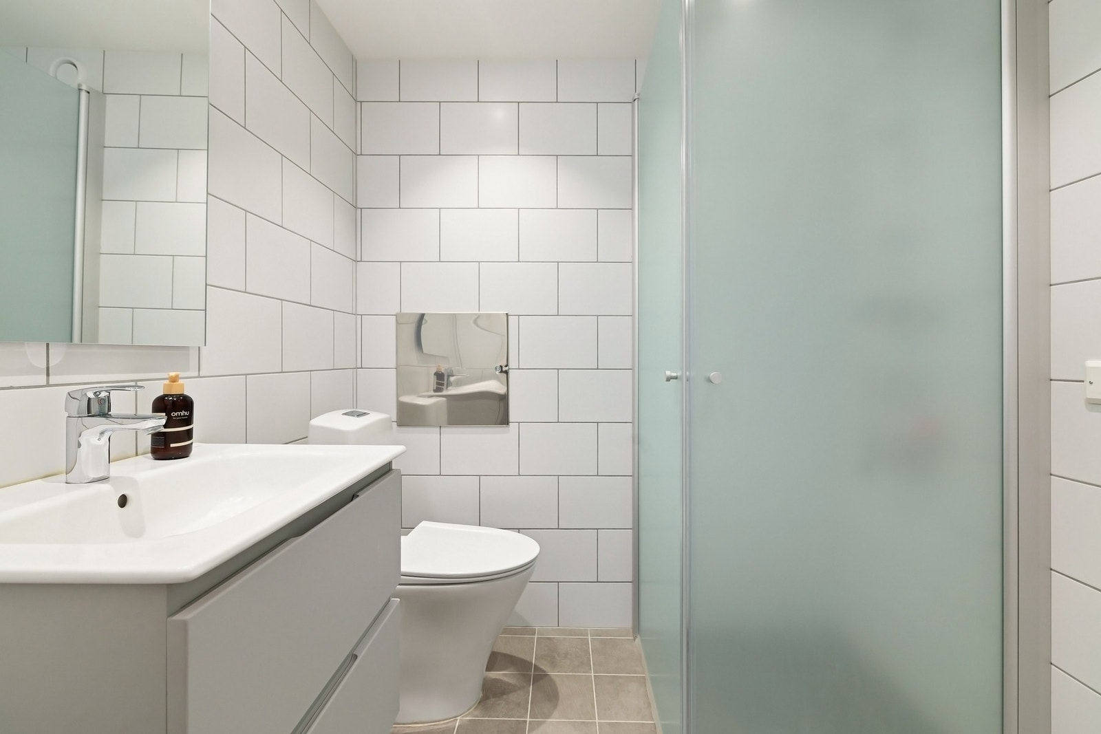 Badet er moderne, med dusjhjørner. Galleribilde