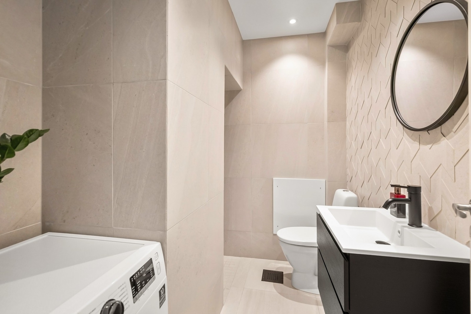 Praktisk nisje for vaskemaskinen. Galleribilde