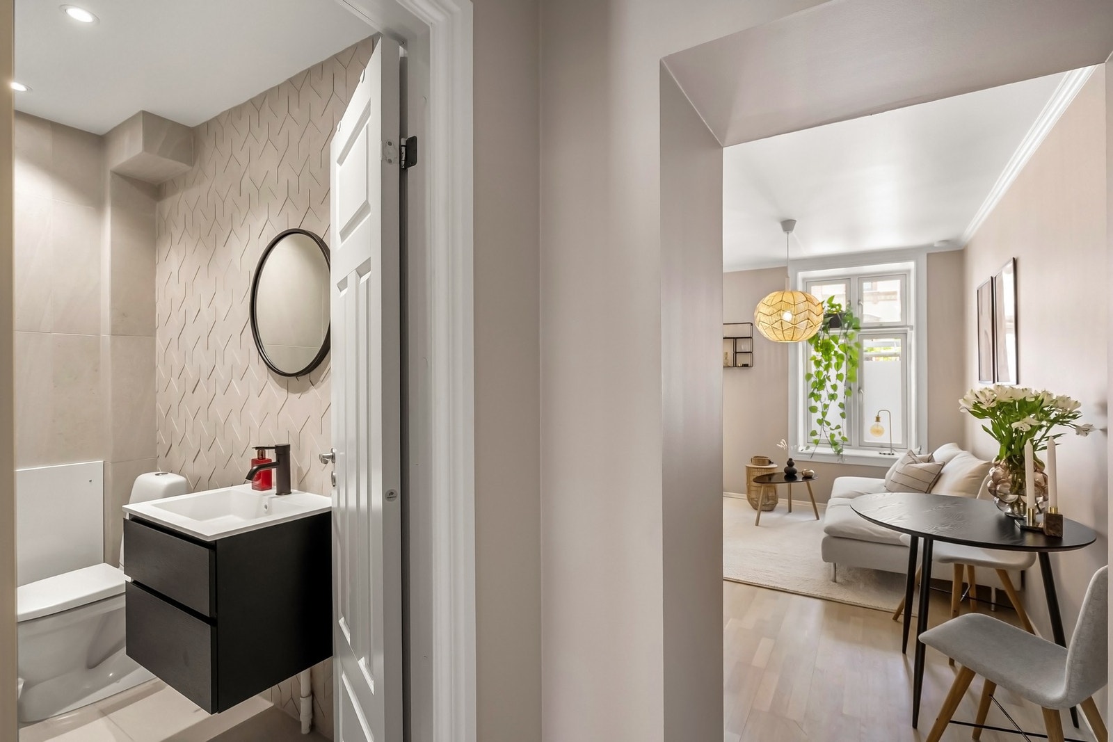 Varmtvann, tv og internett er inkludert. Ved innfrielse av IN-lånet vil felleskostnadene gå ned til kr. 5548,- pr. mnd. p.t. Galleribilde