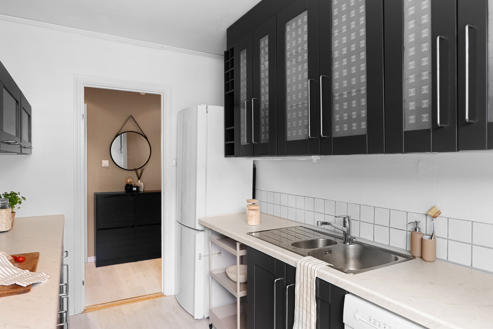 - Kjøleskap og komfyr medfølger handelen - Galleribilde