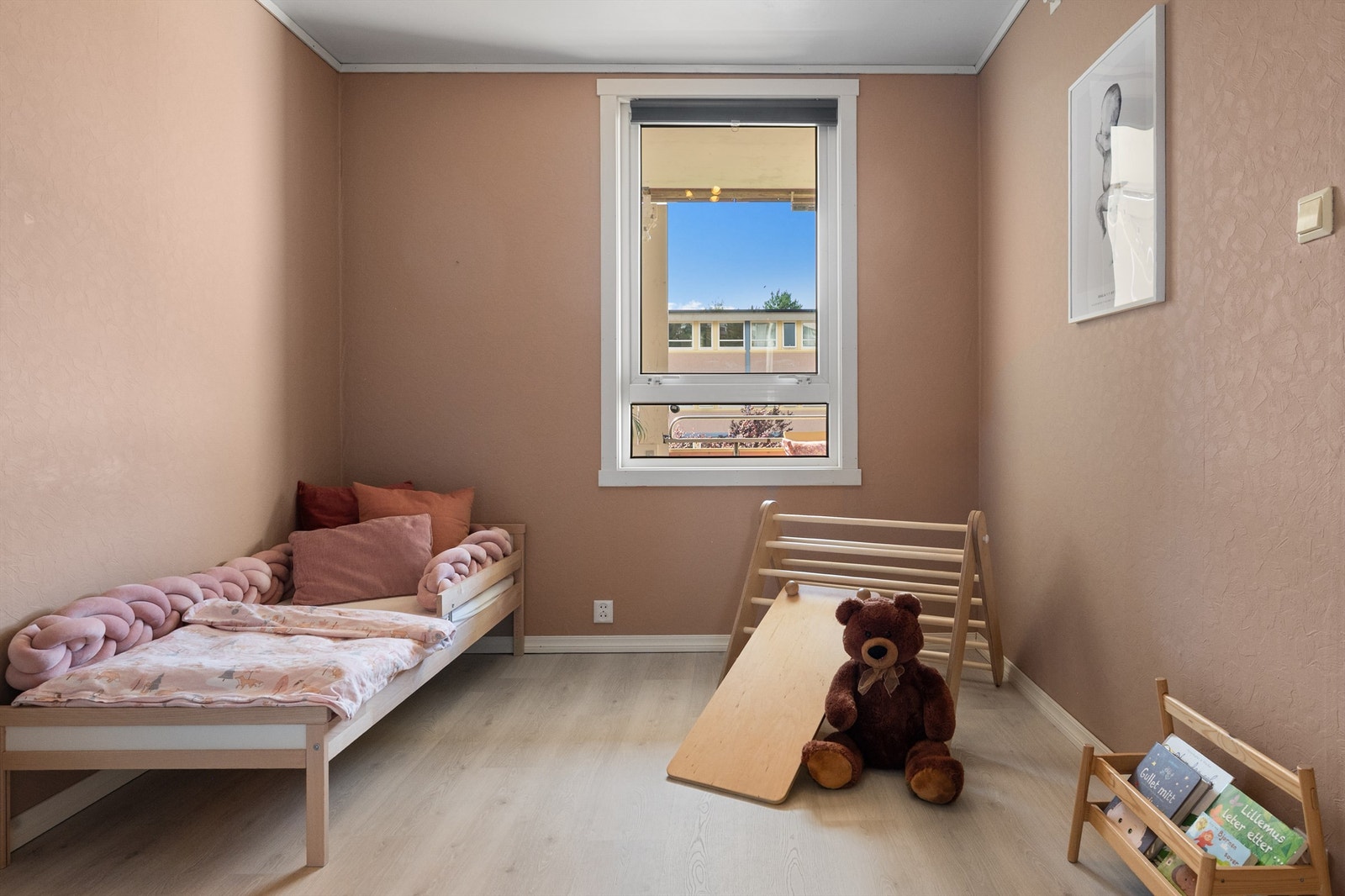 - Soverom nr. 2 passer perfekt som barnerom eller gjesterom - Galleribilde