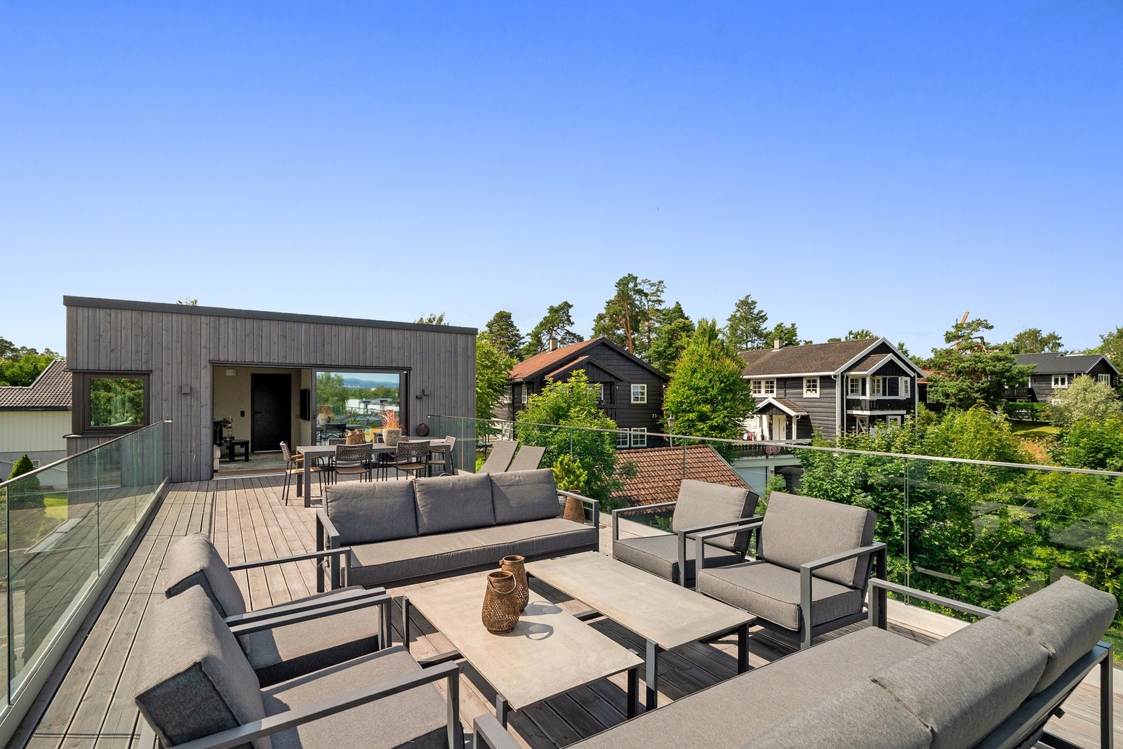 Solrik takterrasse. Galleribilde