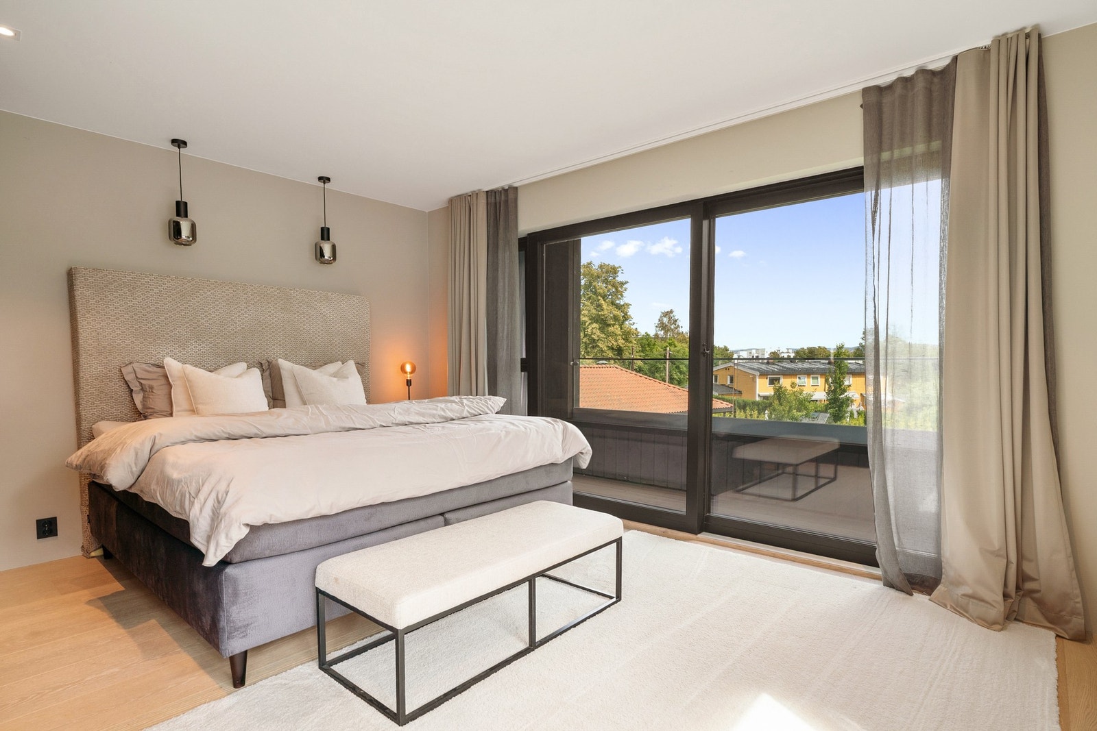 Soverommet har også utgang til en hyggelig balkong. Galleribilde