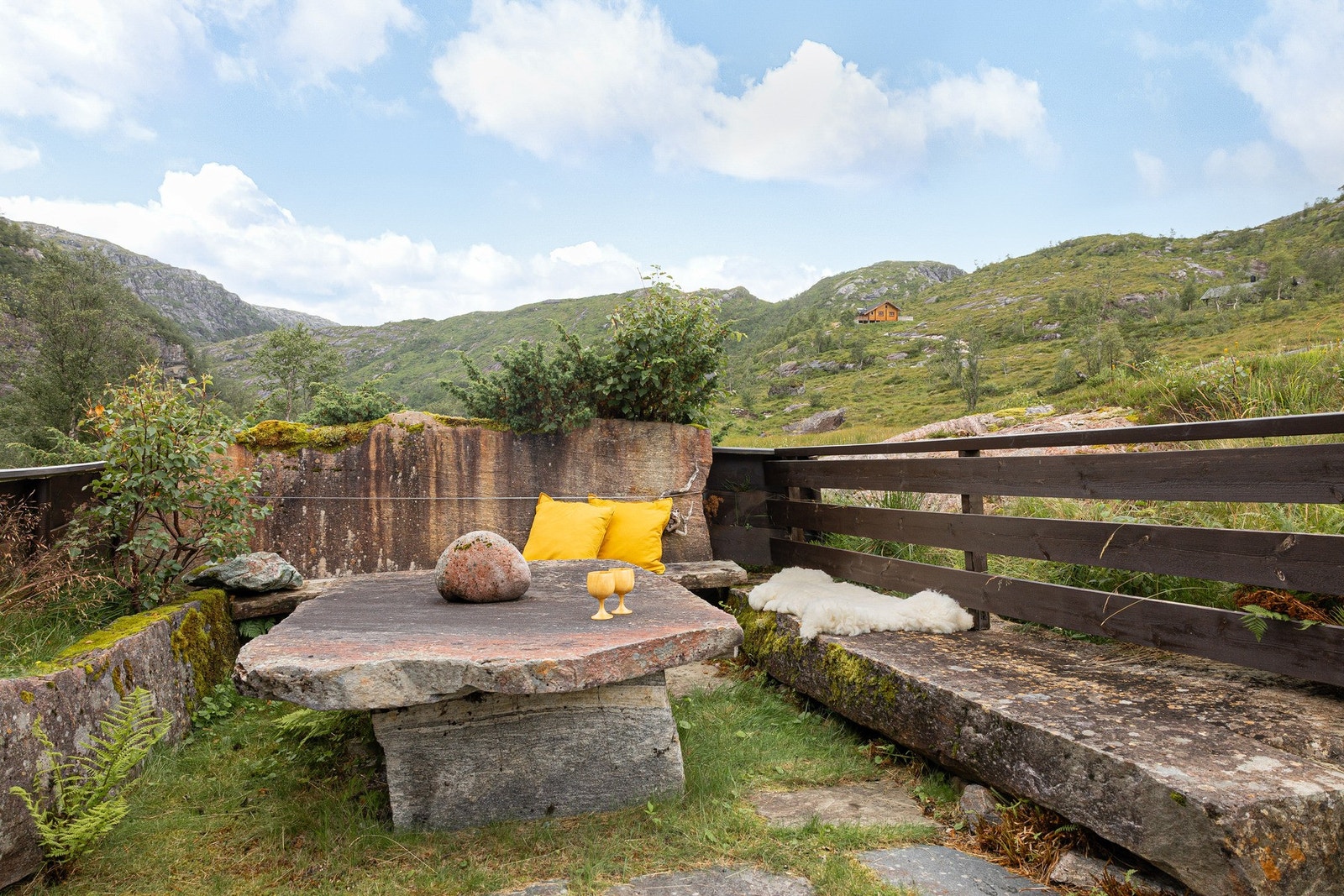 Her er det gode muligheter til å innrede med valgfrie utemøbler, samt grill. Galleribilde