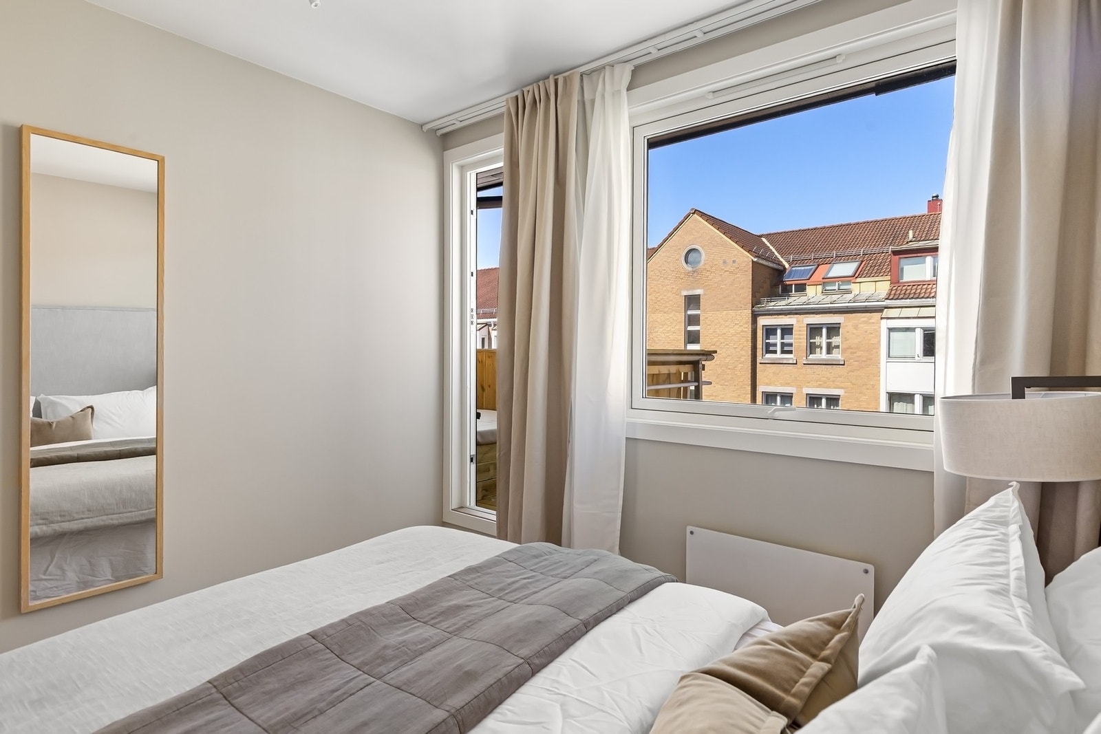 Det er montert Plejd-system for styring av belysning via smarttelefon. Galleribilde
