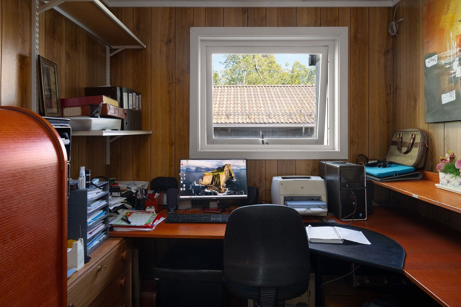 I boligens første etasje er boligens kontor. Galleribilde