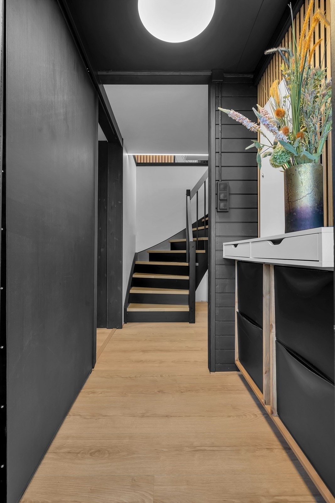 Trapp ned til underetasje Galleribilde